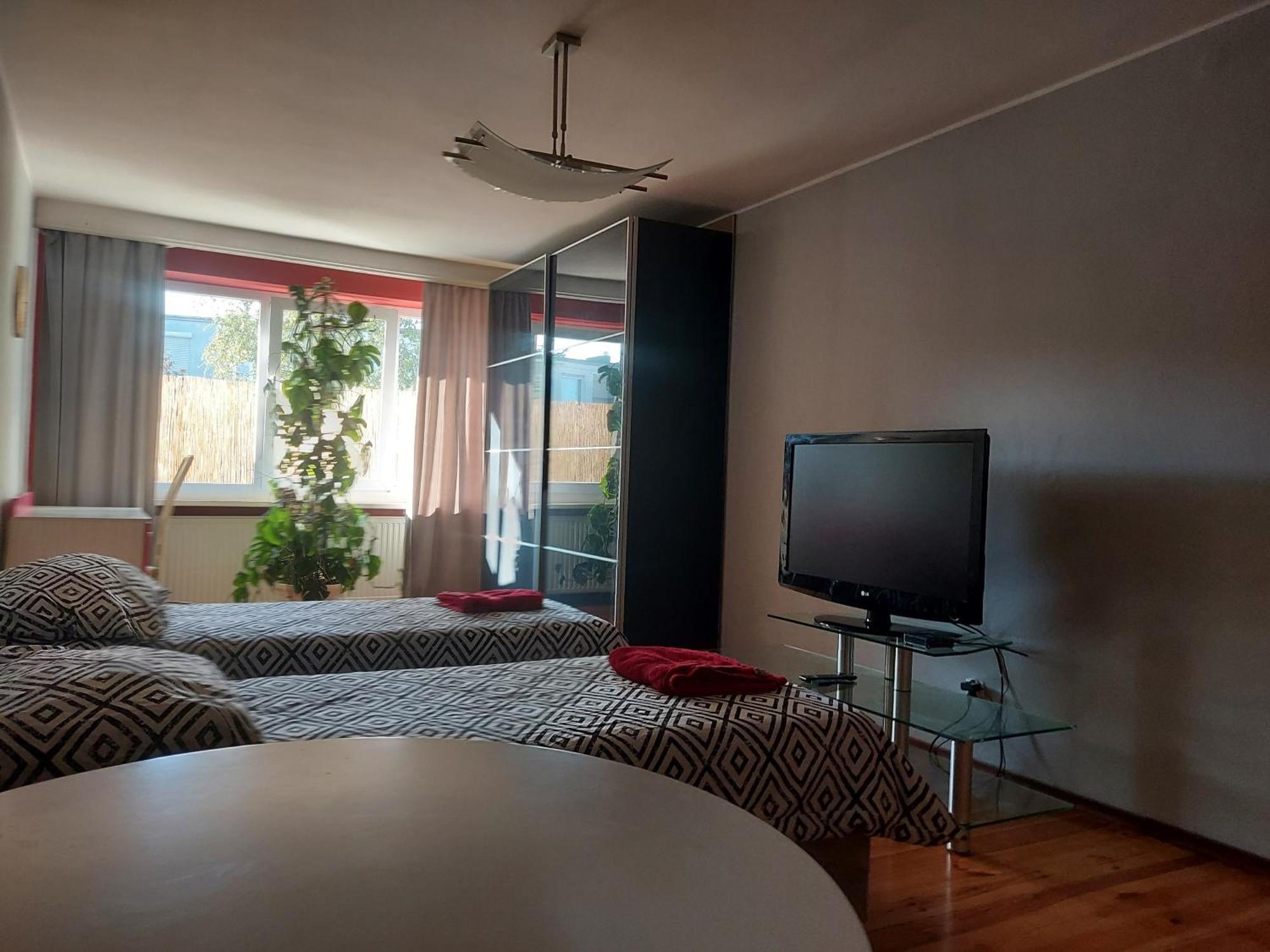 Camera Doppia con Letti Singoli e Bagno in Comune